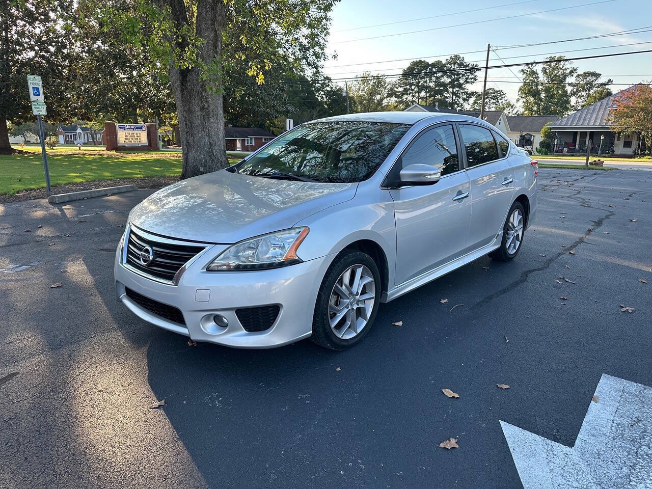 Used 2015 Nissan Sentra SR FWD image 1