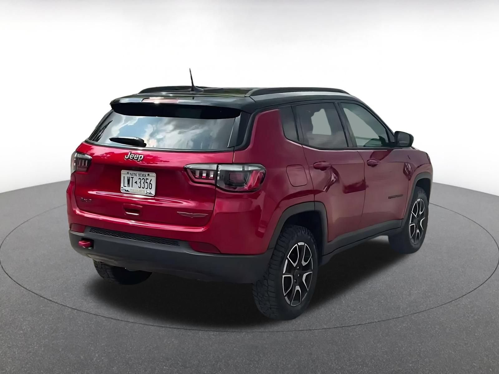 Used 2025 Jeep Compass Trailhawk AWD/4WD image 14