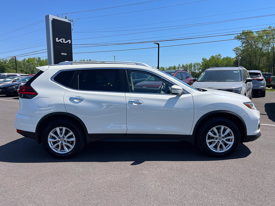 Used 2018 Nissan Rogue SV AWD/4WD image 8