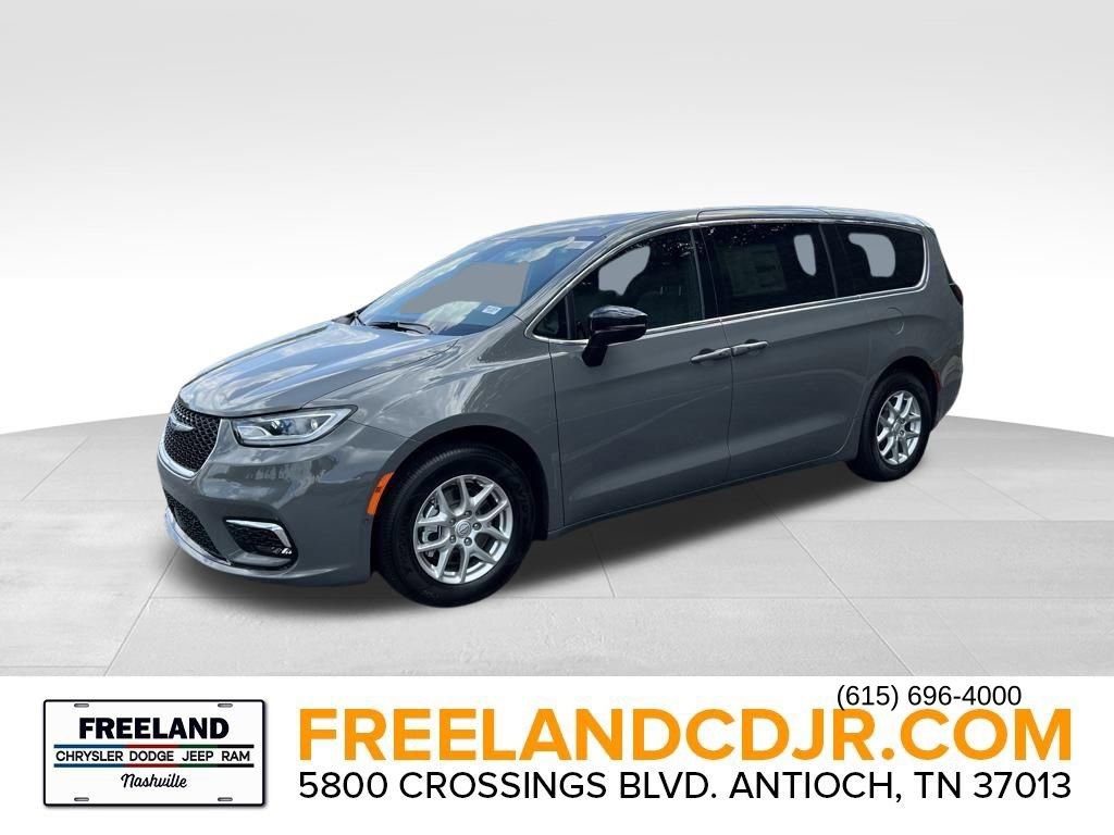 New 2025 Chrysler Pacifica Select image 3