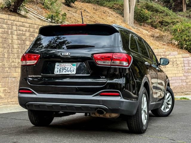 Used 2017 Kia Sorento LX image 18