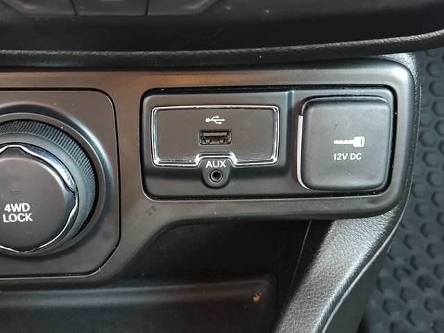 Used 2020 Jeep Renegade Altitude AWD/4WD image 17