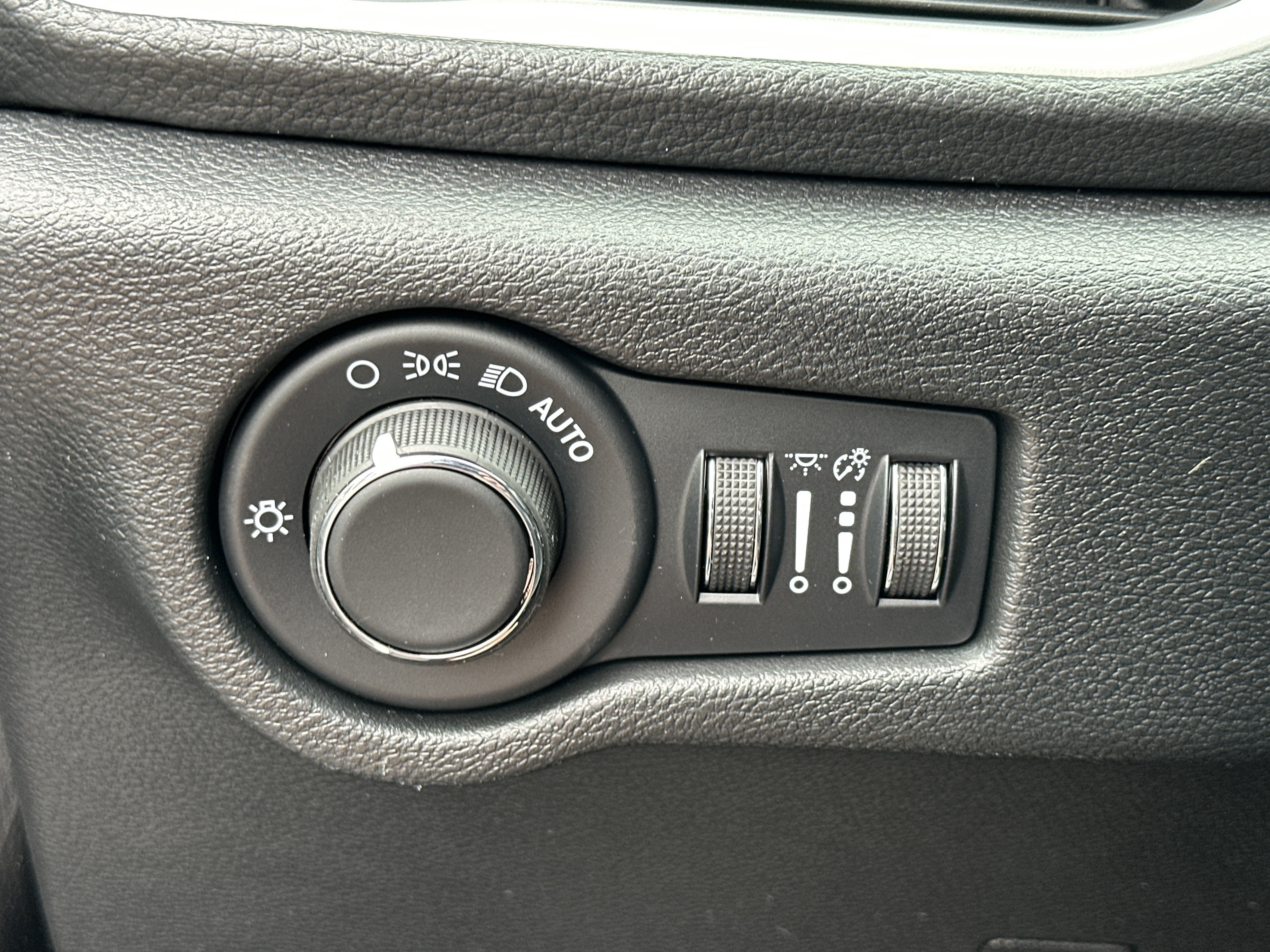 New 2027 Chrysler Pacifica Limited FWD image 11