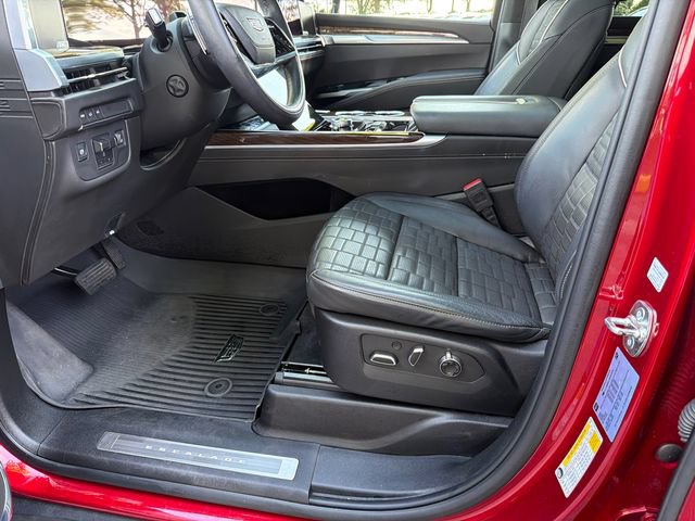 Used 2025 Cadillac Escalade ESV Sport Platinum RWD image 9