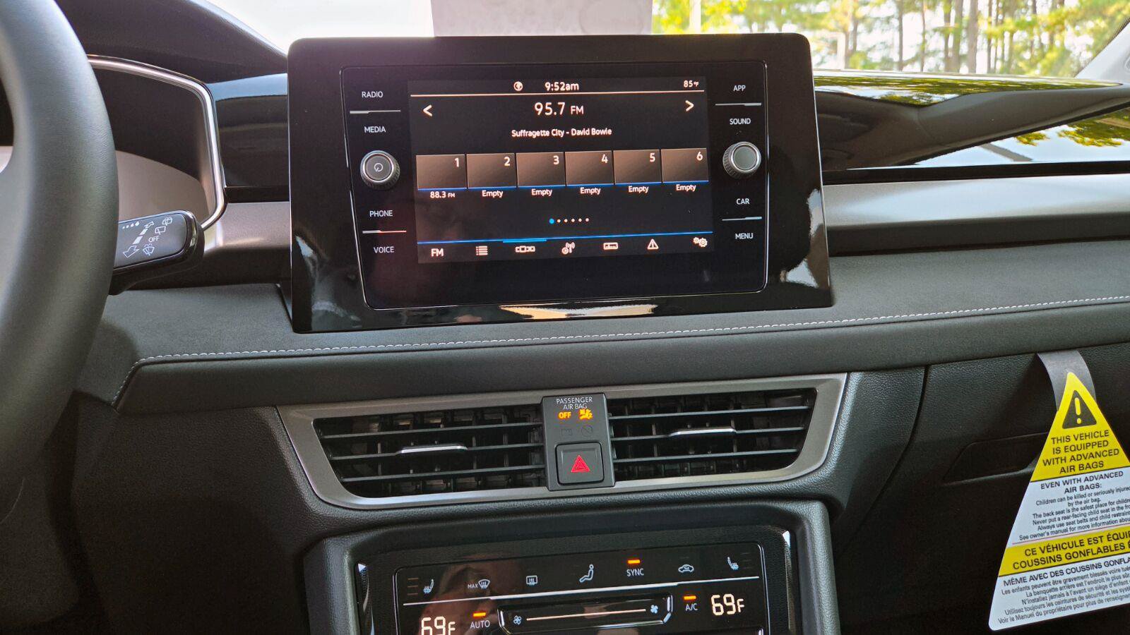 New 2027 Volkswagen Taos SE FWD image 29