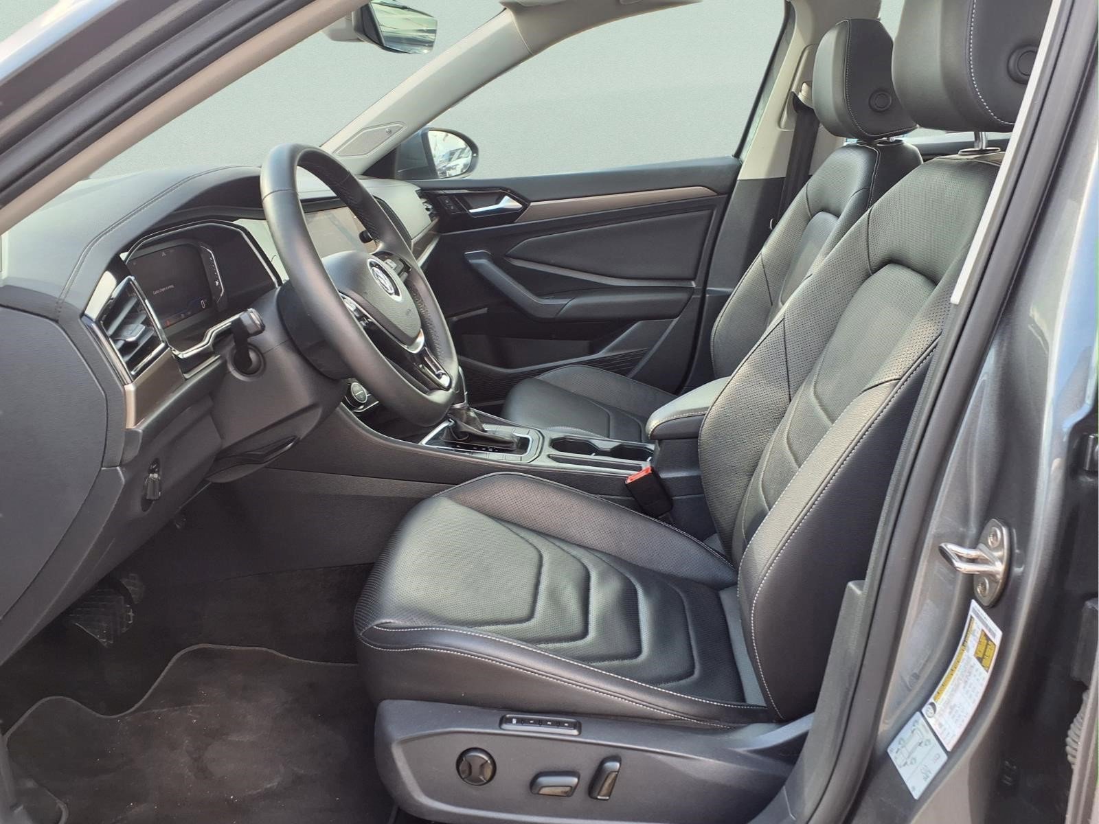 Used 2019 Volkswagen Jetta SEL Premium image 12