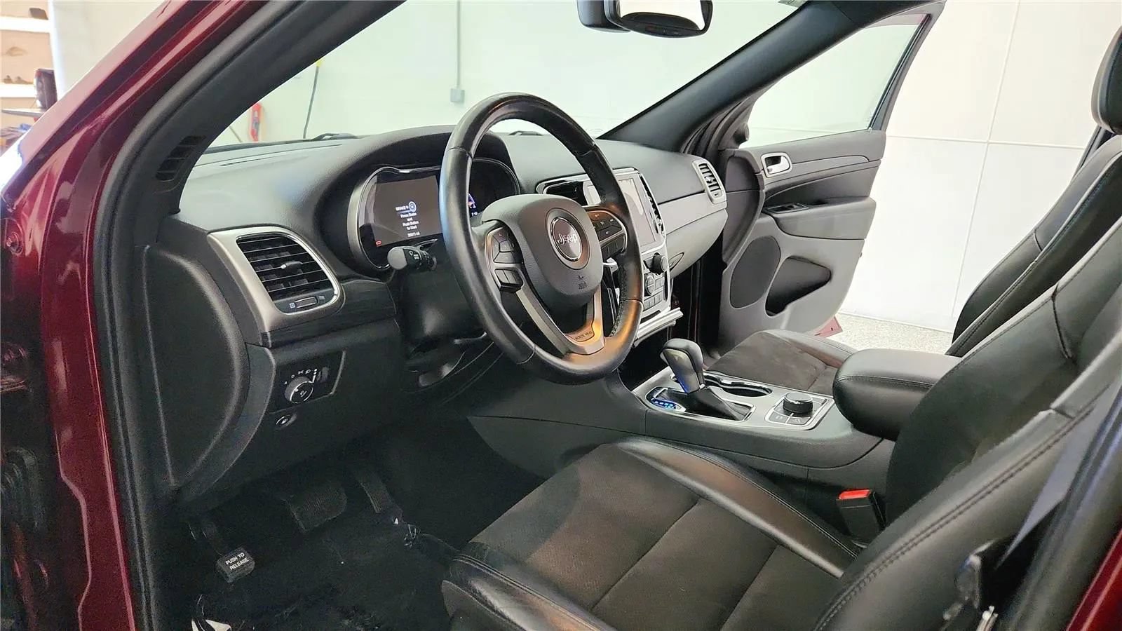 Used 2020 Jeep Grand Cherokee Laredo w/ Quick Order Package 2BN North AWD/4WD image 21
