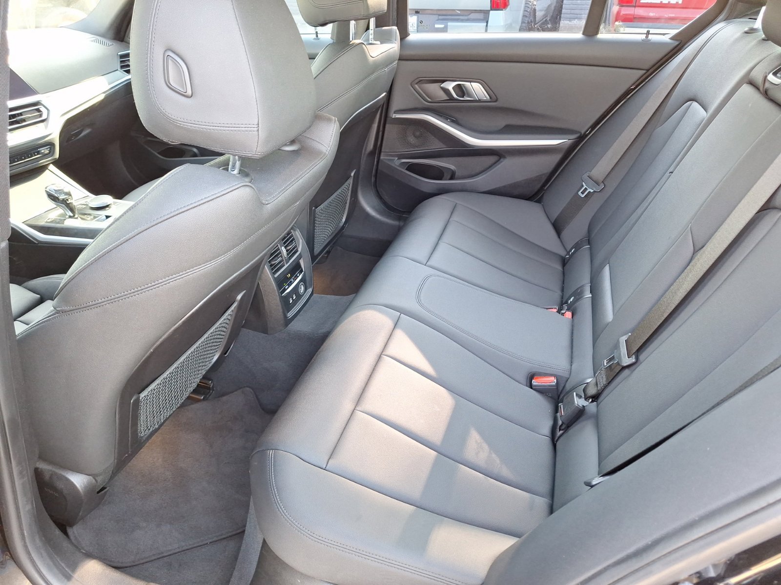 Used 2020 BMW 330i Sedan w/ M Sport Package RWD image 29