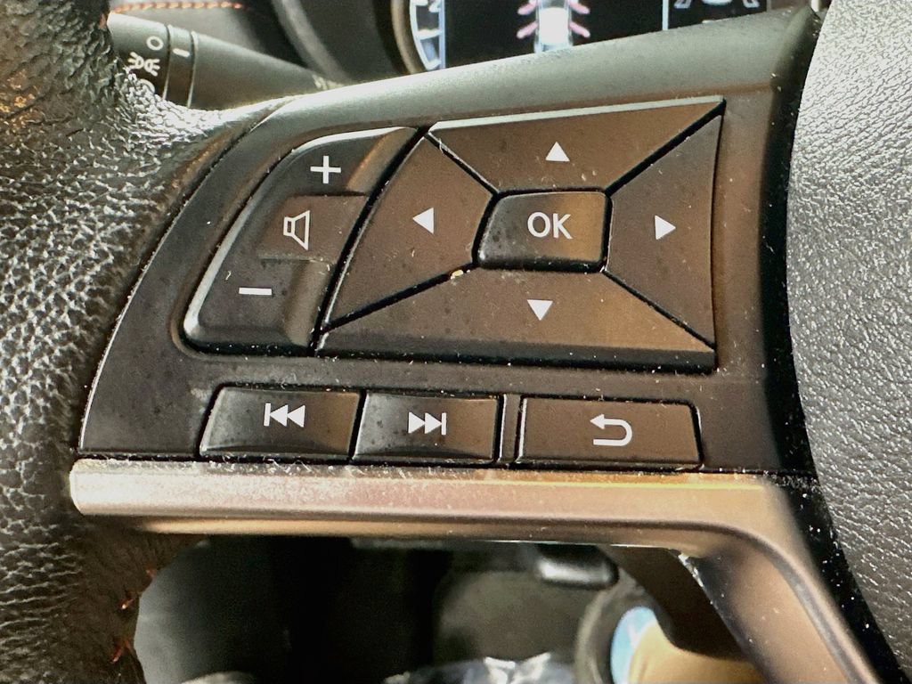 Used 2025 Nissan Versa SR FWD image 22