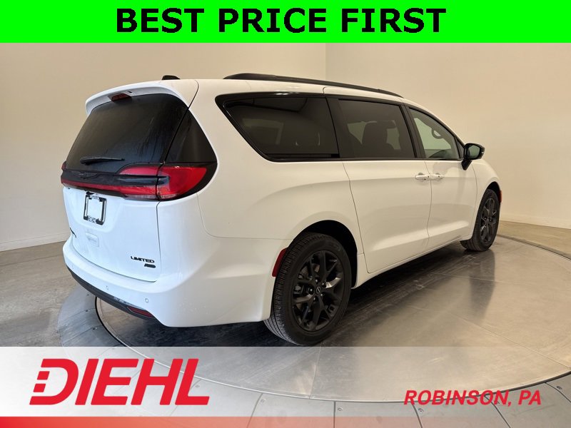 New 2026 Chrysler Pacifica Limited w/ S Appearance Package image 7