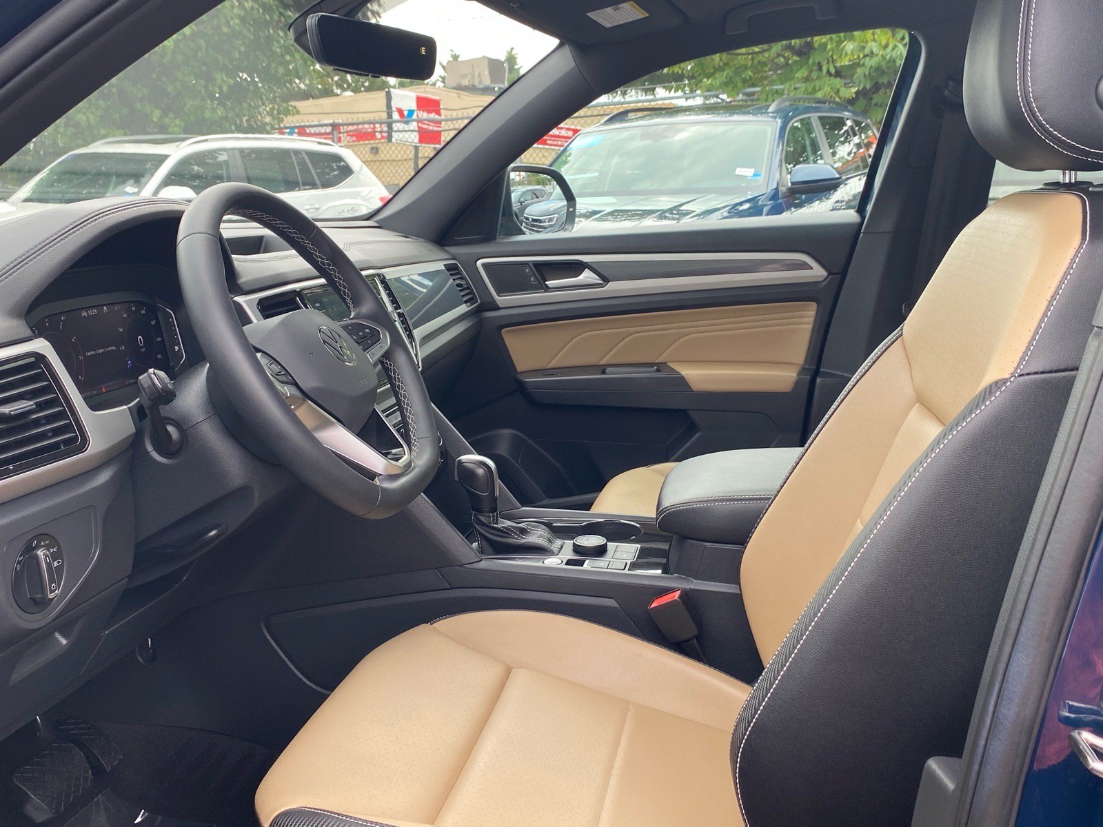 Used 2022 Volkswagen Atlas Cross Sport SE AWD/4WD image 12