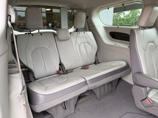 Used 2017 Chrysler Pacifica Touring-L Plus w/ Advanced Safetytec Group FWD image 16