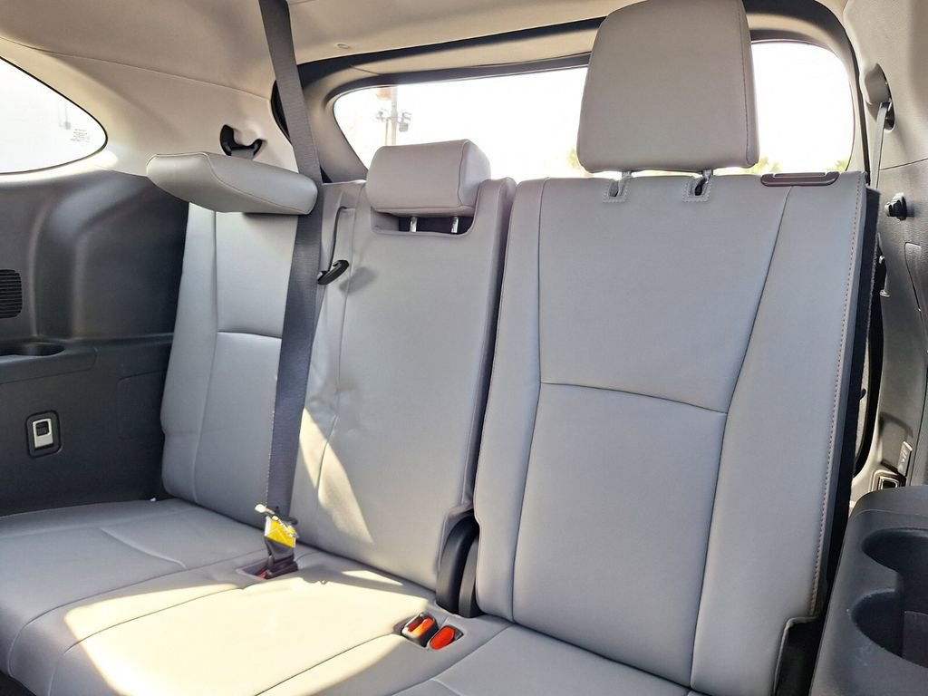 Used 2023 Toyota Highlander Bronze Edition image 10