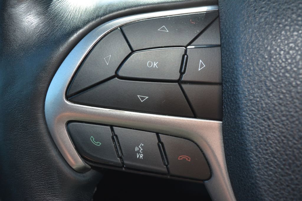Used 2018 Jeep Grand Cherokee Altitude AWD/4WD image 17