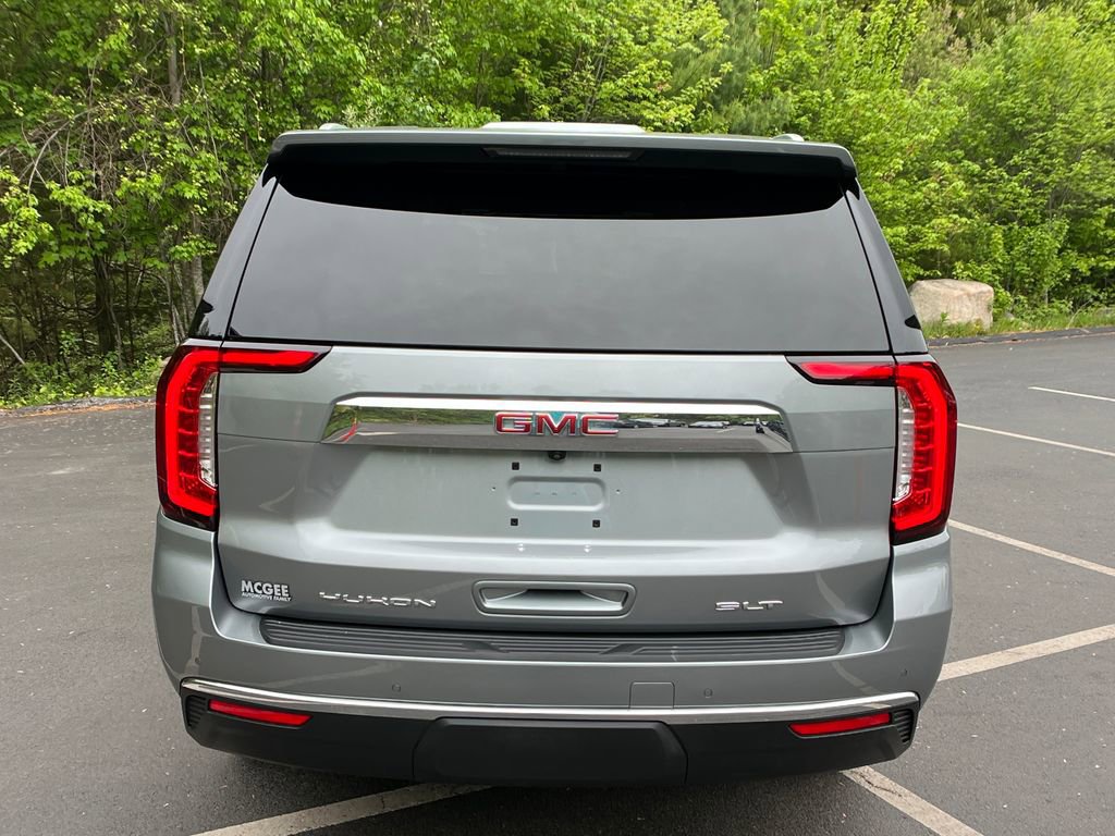 Used 2023 GMC Yukon SLT w/ SLT Premium Package AWD/4WD image 4