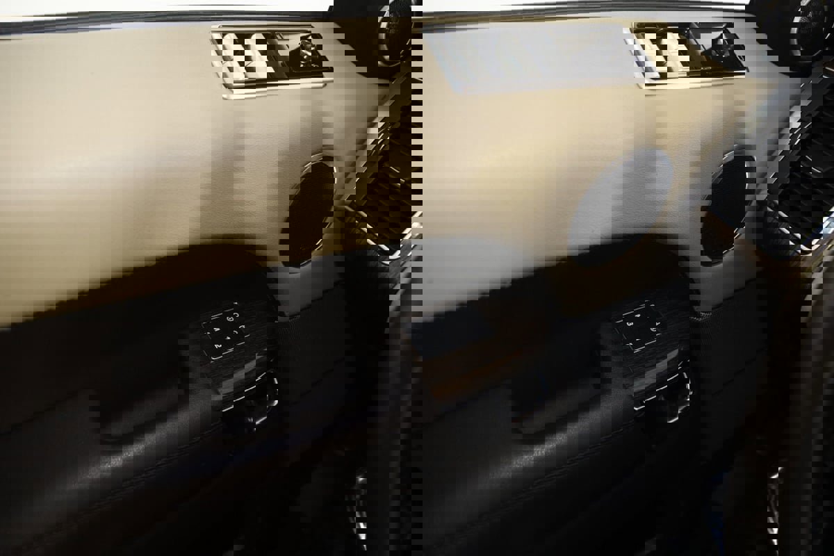 Used 2020 Land Rover Range Rover Sport SE image 31