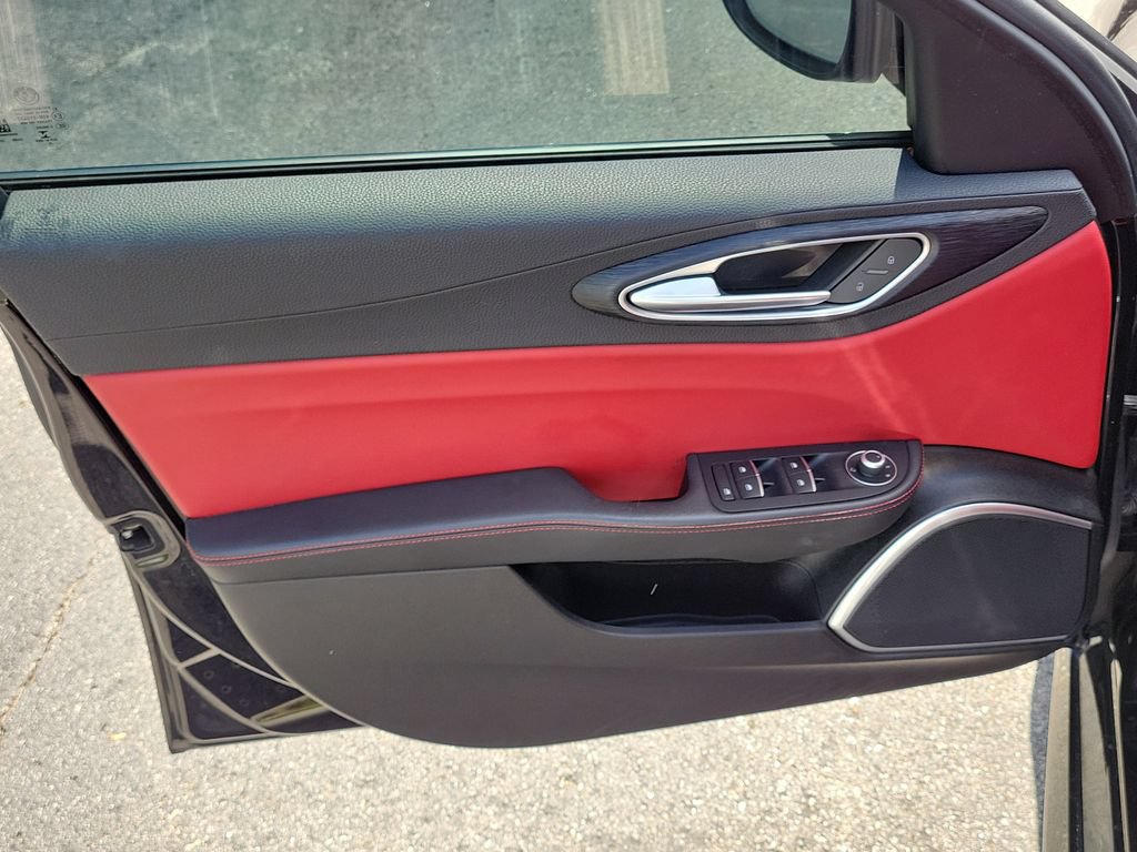 Used 2020 Alfa Romeo Giulia w/ Quick Order Package 22K Sport RWD image 16