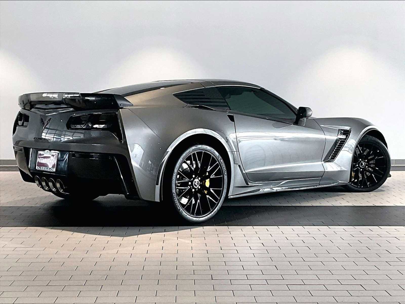 Used 2015 Chevrolet Corvette Z06 w/ 2LZ Preferred Equipment Group image 10