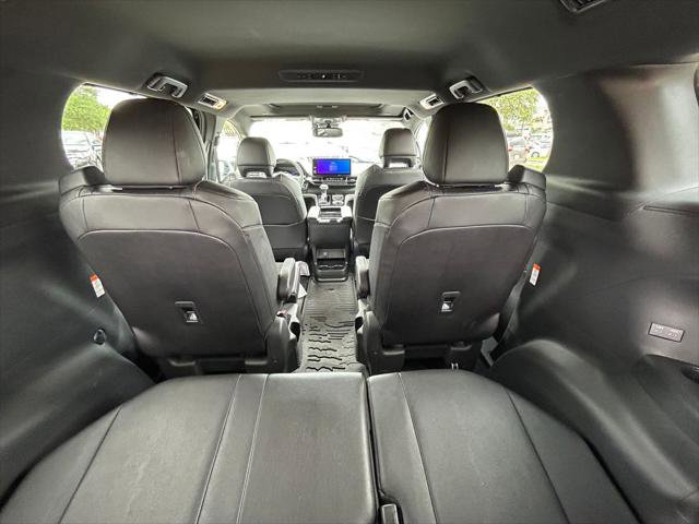 Certified 2025 Toyota Sienna XLE Woodland Edition AWD/4WD image 17