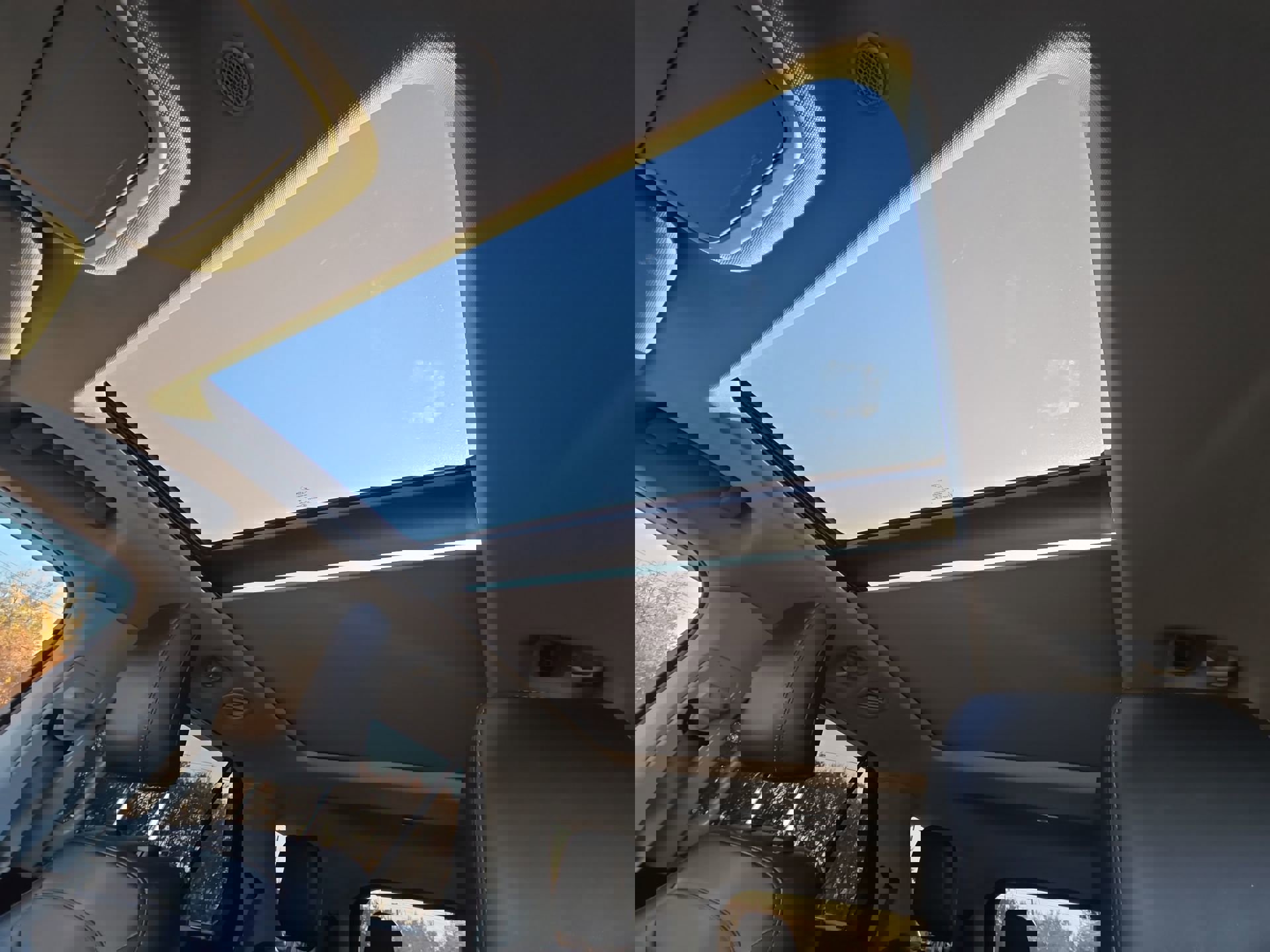 Used 2022 Ford Explorer XLT w/ Equipment Group 202A image 21