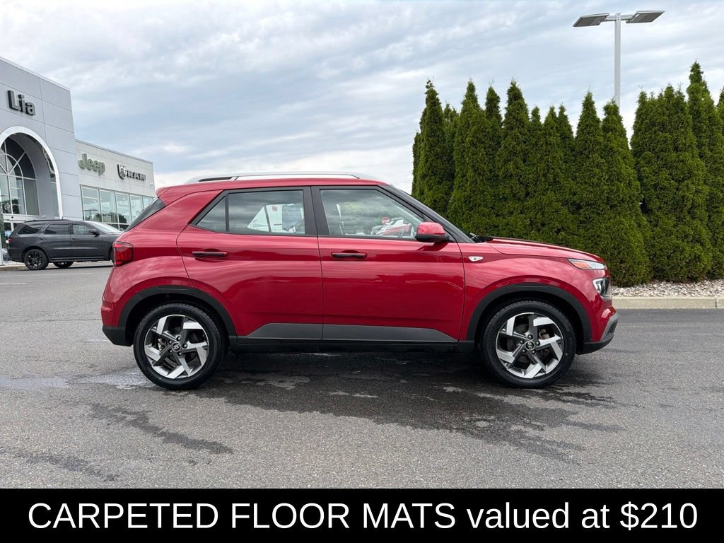 Used 2022 Hyundai Venue SEL w/ Cargo Package FWD image 2
