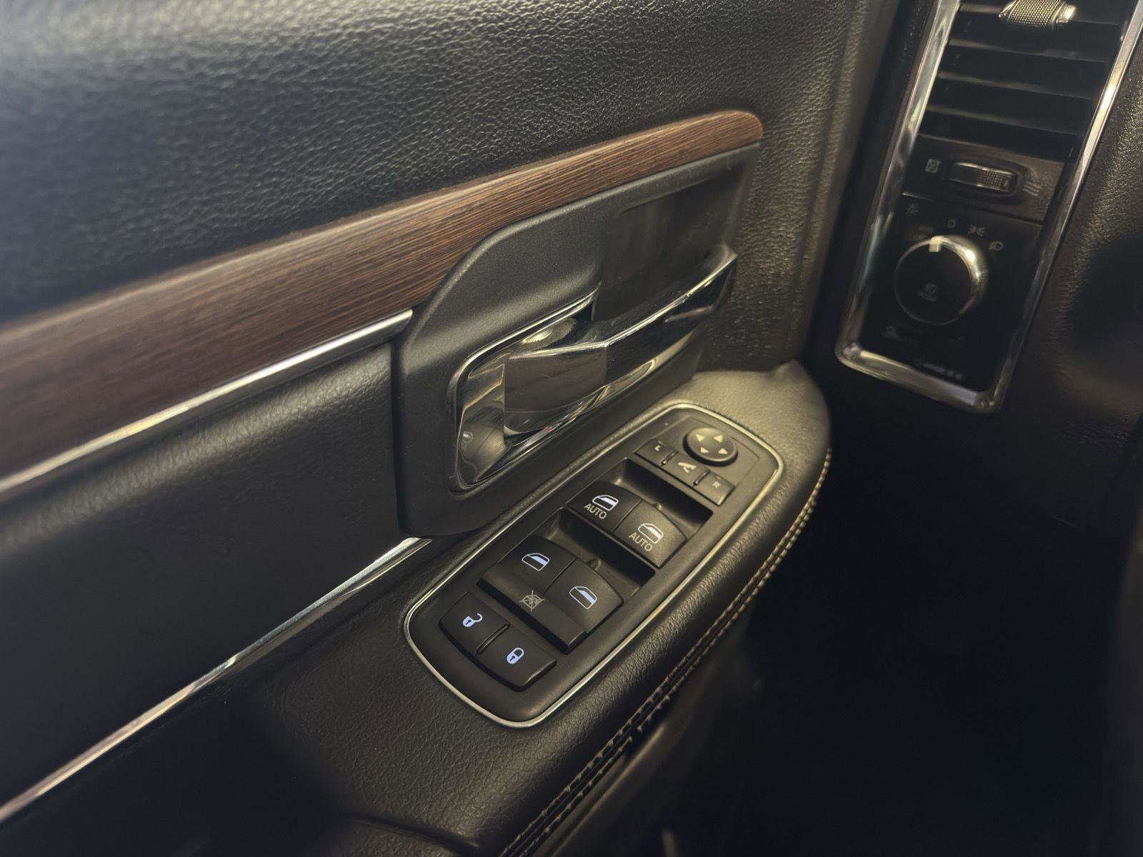 Used 2017 RAM 3500 Laramie w/ Convenience Group image 25