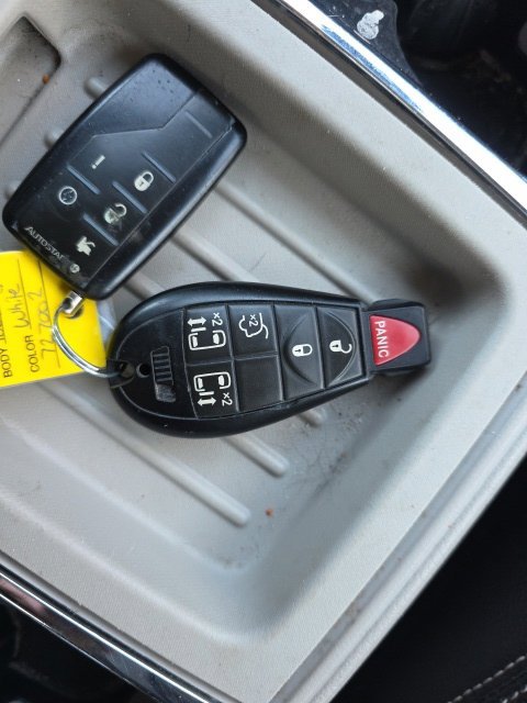Used 2015 Chrysler Town & Country Touring FWD image 18