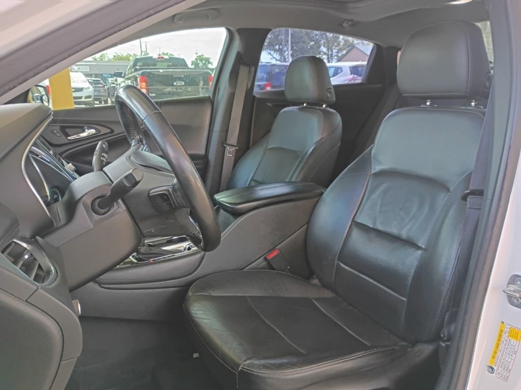 Used 2019 Chevrolet Malibu Premier w/ Sun and Wheel Package image 5