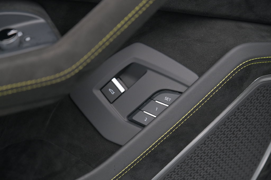 Used 2024 Lamborghini Urus Performante AWD/4WD image 50