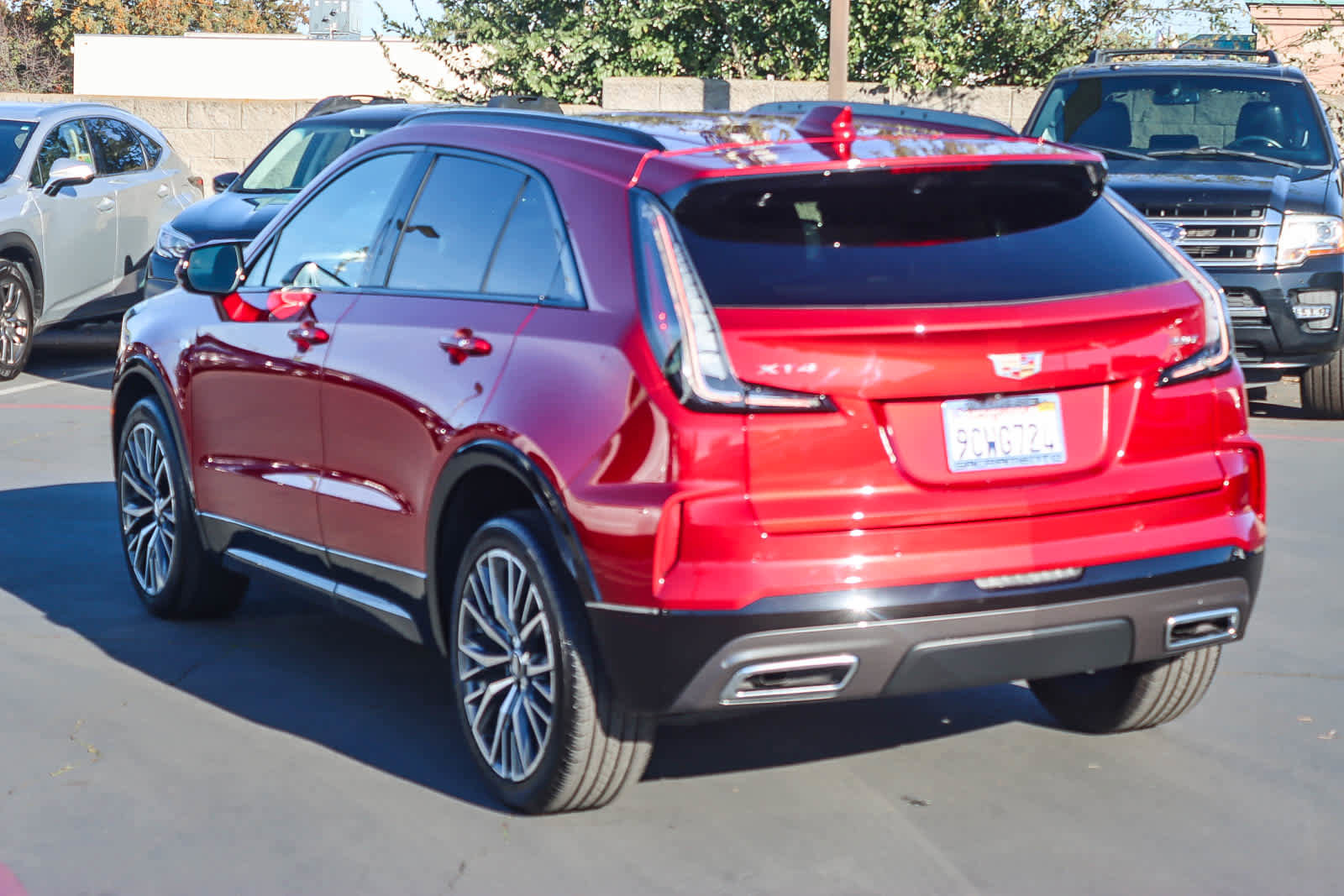 Used 2024 Cadillac XT4 Sport w/ Technology Package image 2