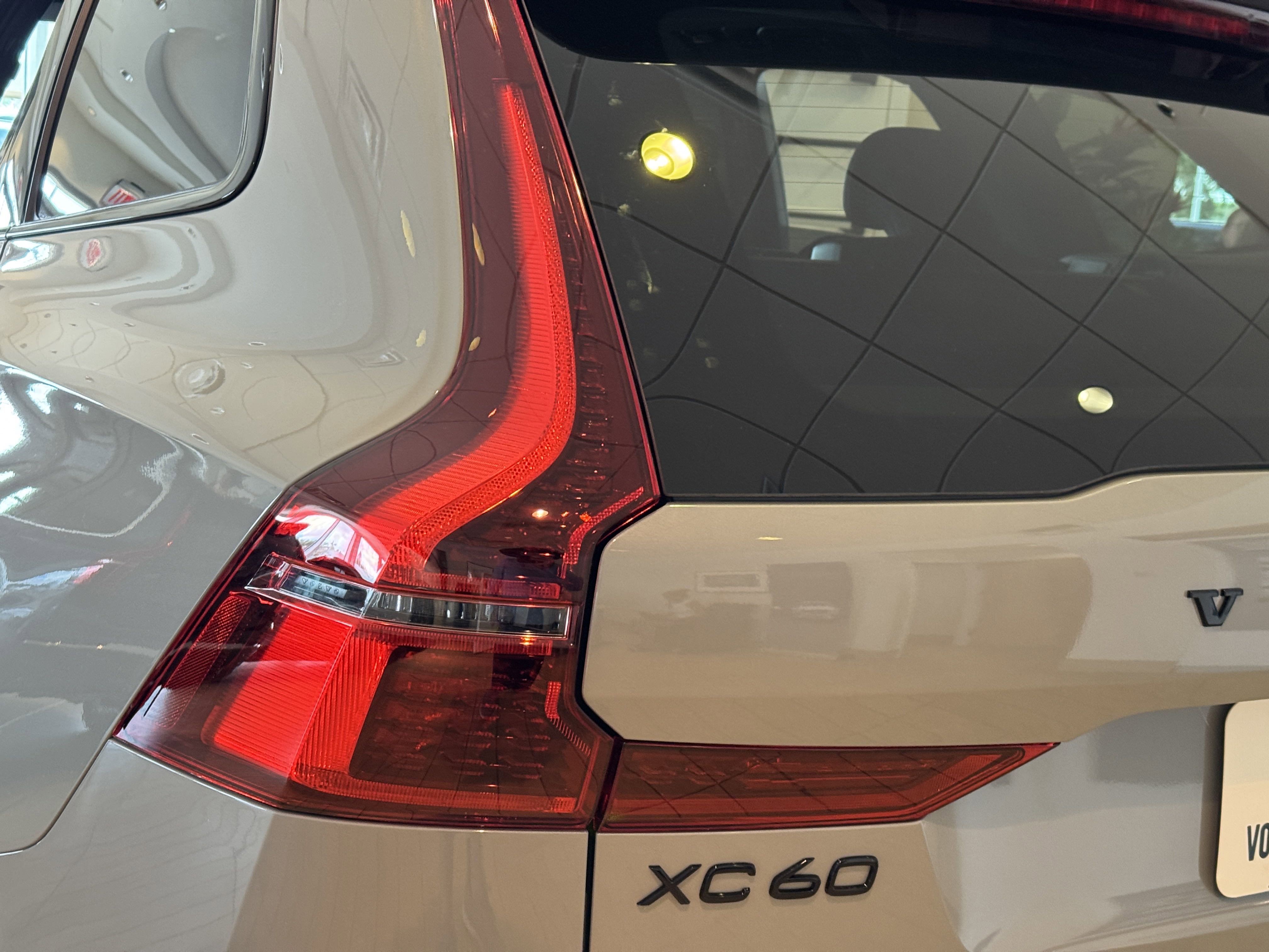 New 2026 Volvo XC60 B5 Ultra w/ Climate Package image 9