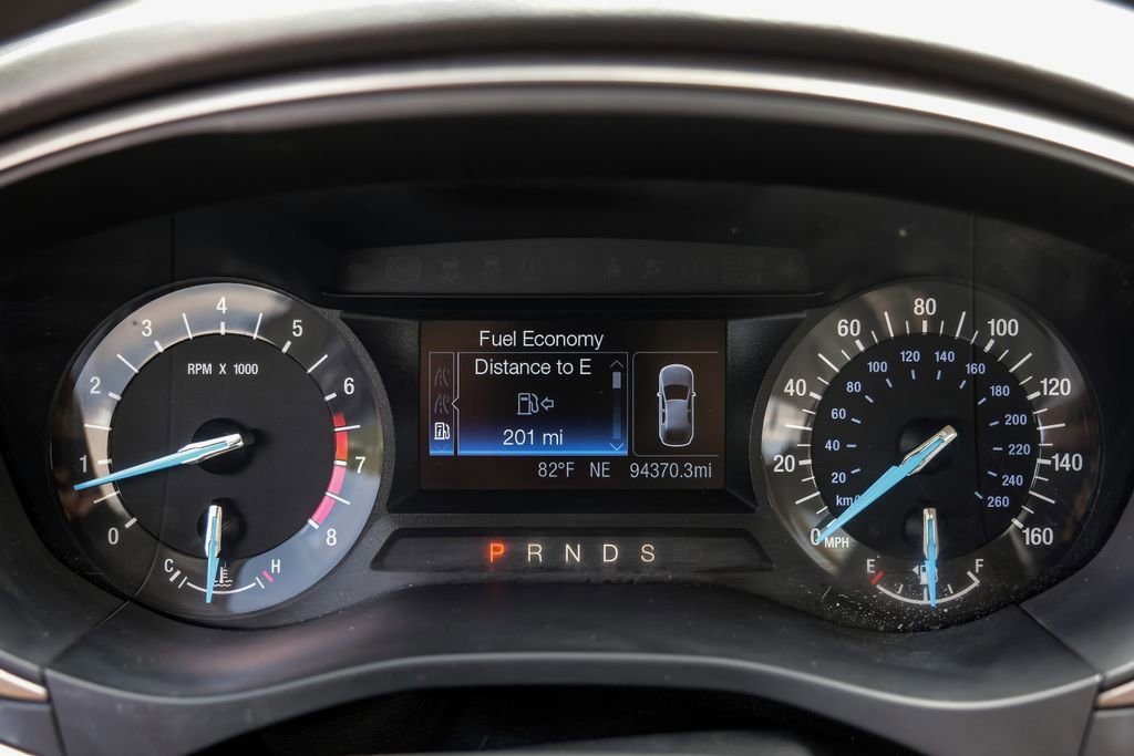 Used 2017 Ford Fusion SE FWD image 18
