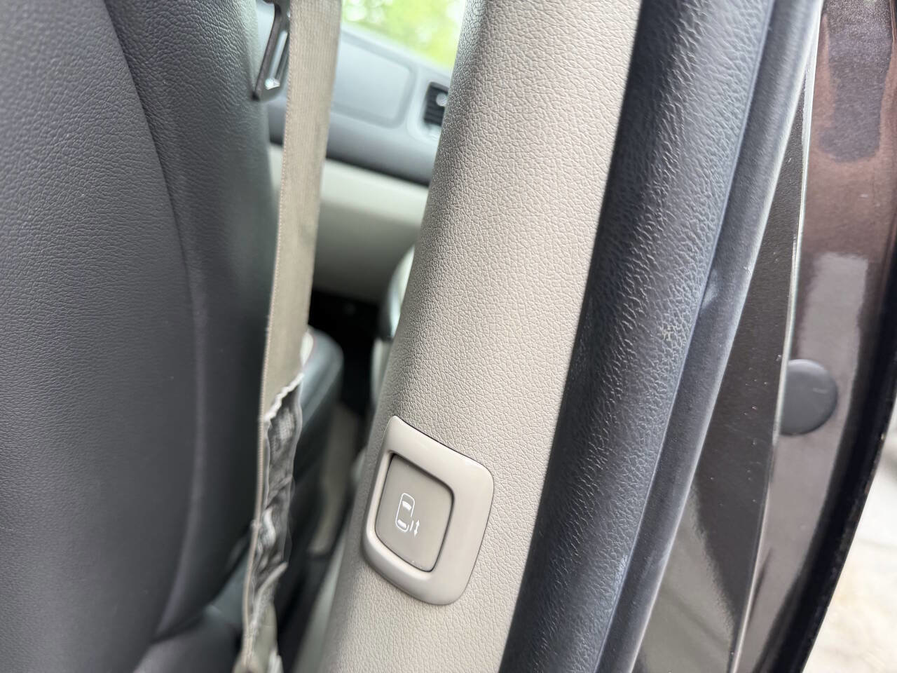 Used 2017 Kia Sedona LX w/ LX Essentials Premium Package FWD image 10