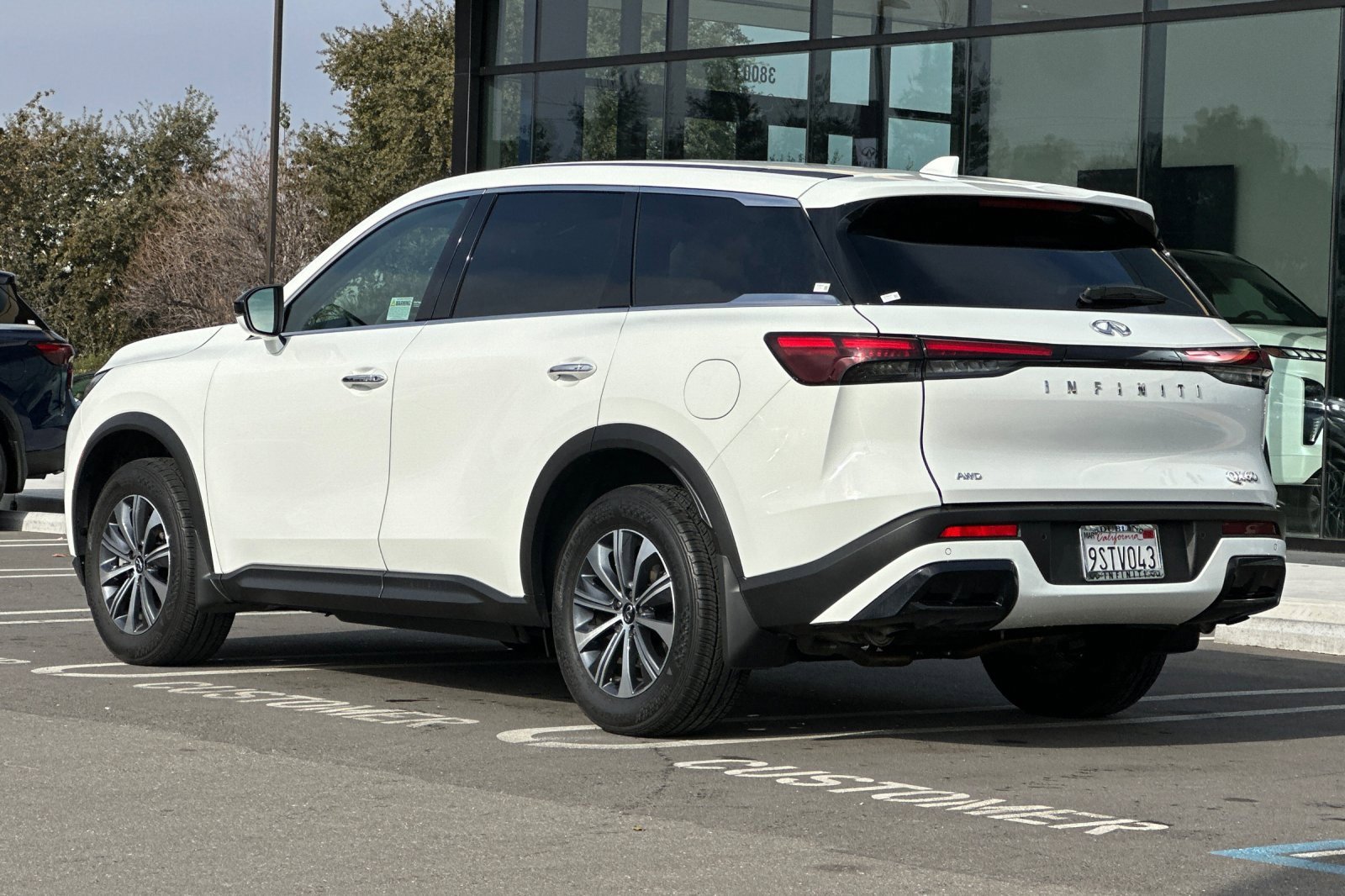 Certified 2025 INFINITI QX60 Pure image 6