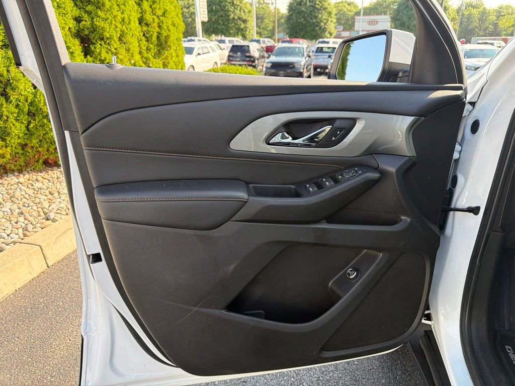 Used 2021 Chevrolet Traverse LT AWD/4WD image 14