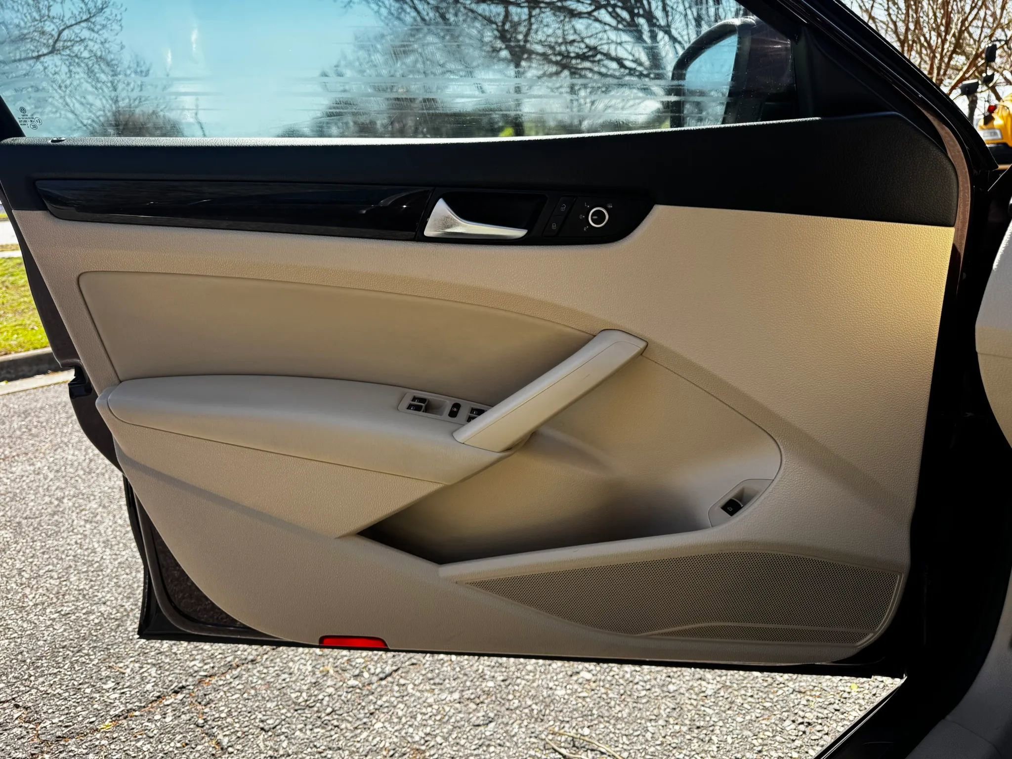 Used 2014 Volkswagen Passat TDI SEL Premium image 10