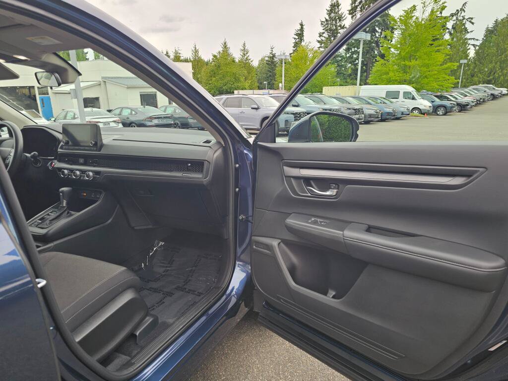 Used 2023 Honda CR-V LX image 11