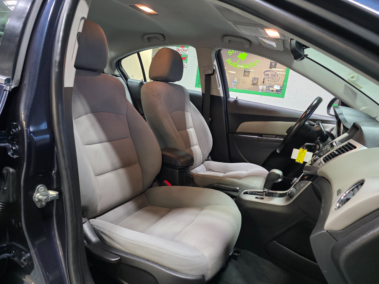 Used 2016 Chevrolet Cruze LT w/ Technology Package image 24