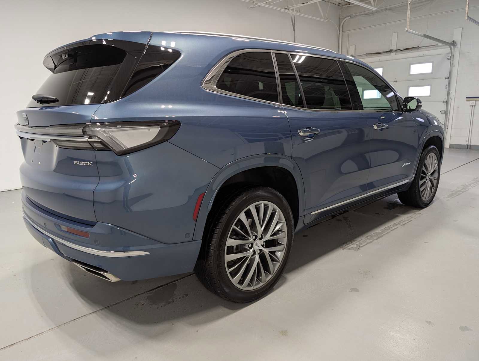Certified 2025 Buick Enclave Avenir w/ Super Cruise Package image 8