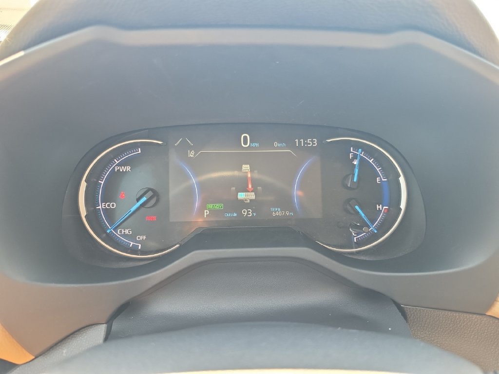 Used 2025 Toyota RAV4 LE AWD/4WD image 16