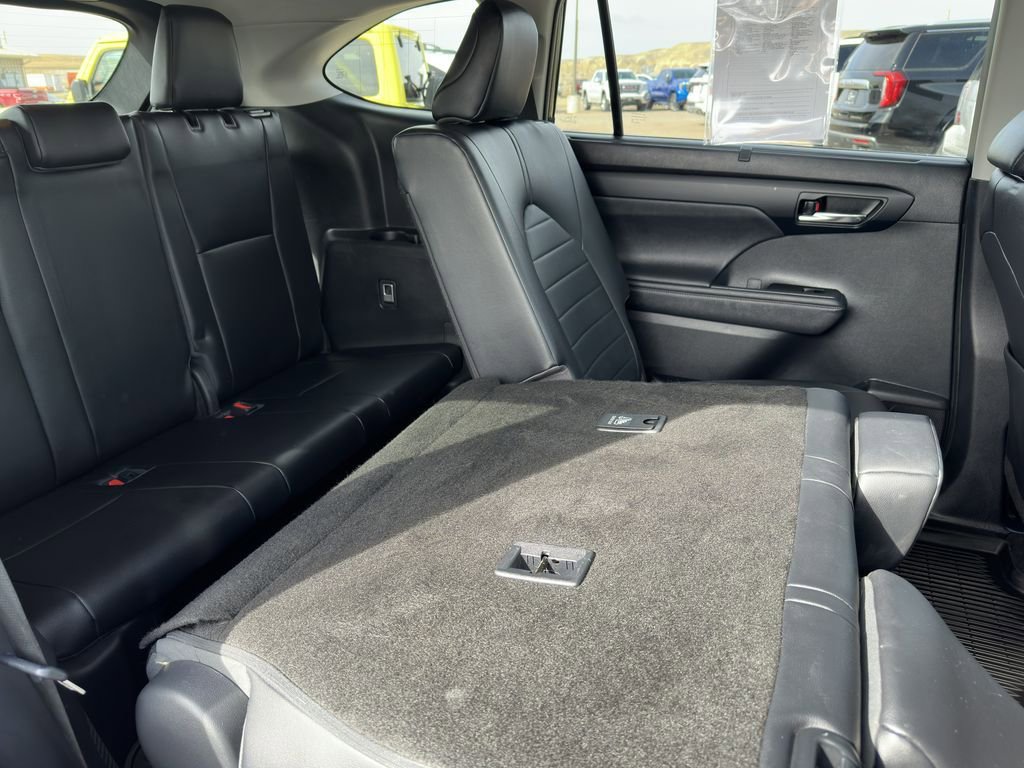 Used 2023 Toyota Highlander XLE image 21