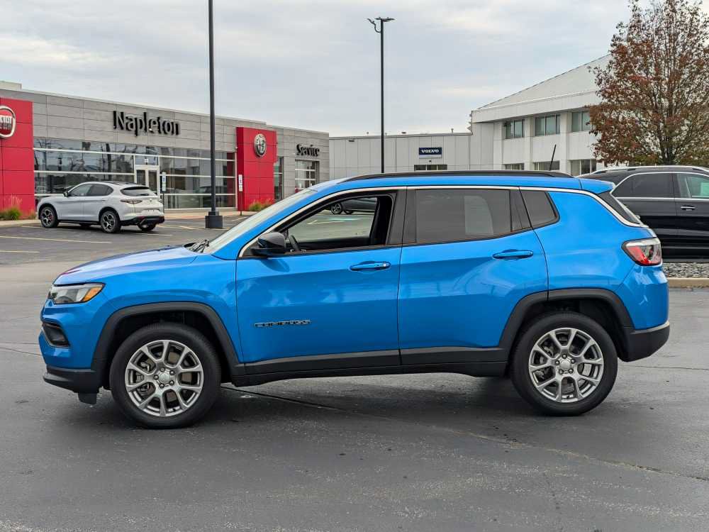 Used 2024 Jeep Compass Latitude AWD/4WD image 4