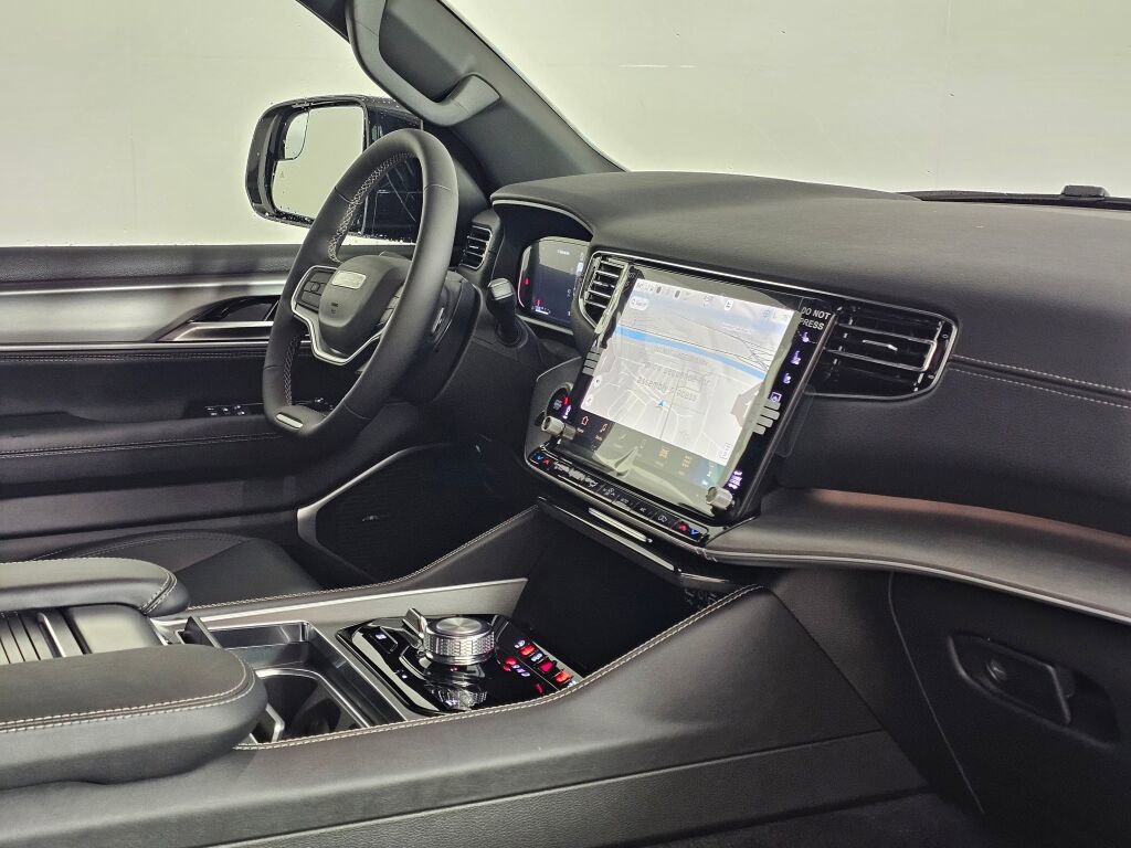 New 2026 Jeep Grand Wagoneer L 4WD w/ HD Trailer Tow Package image 40