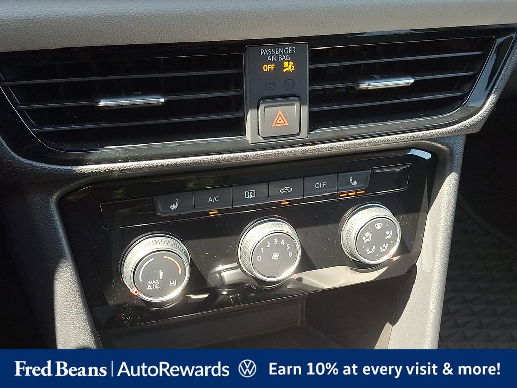 Certified 2023 Volkswagen Taos SE w/ Black Wheel Package FWD image 20