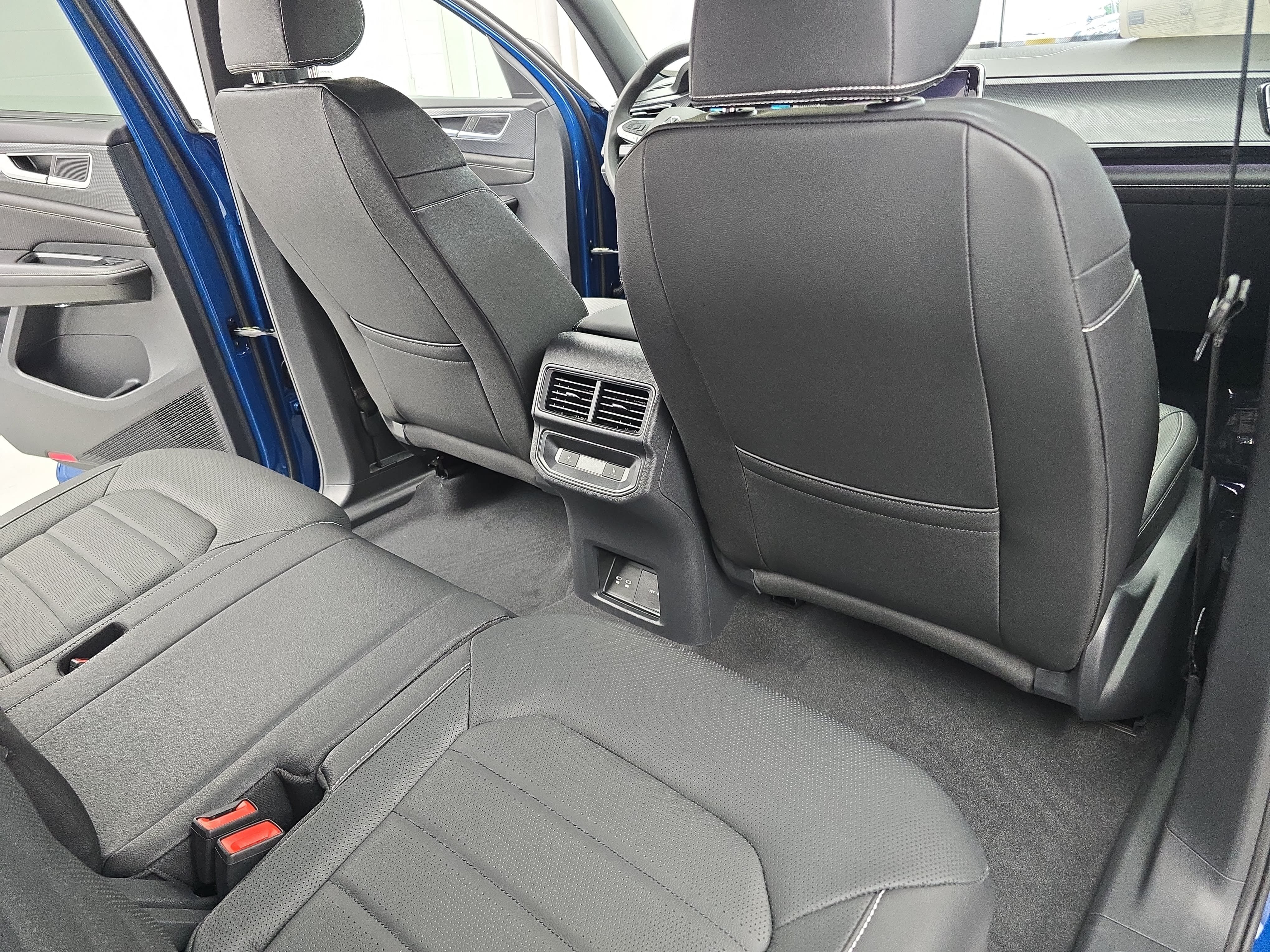 New 2026 Volkswagen Atlas Cross Sport SEL R-Line AWD/4WD image 11