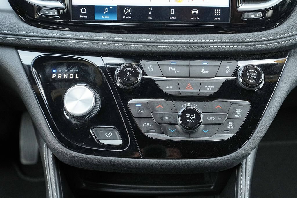Used 2025 Chrysler Pacifica Limited FWD image 31