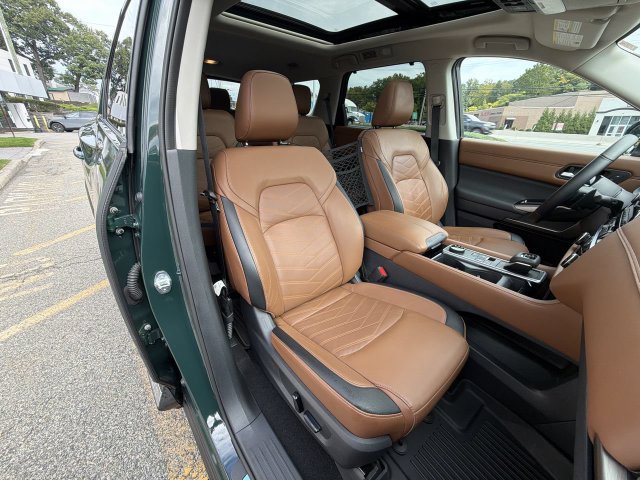 Certified 2022 Nissan Pathfinder Platinum w/ Cargo Package AWD/4WD image 27