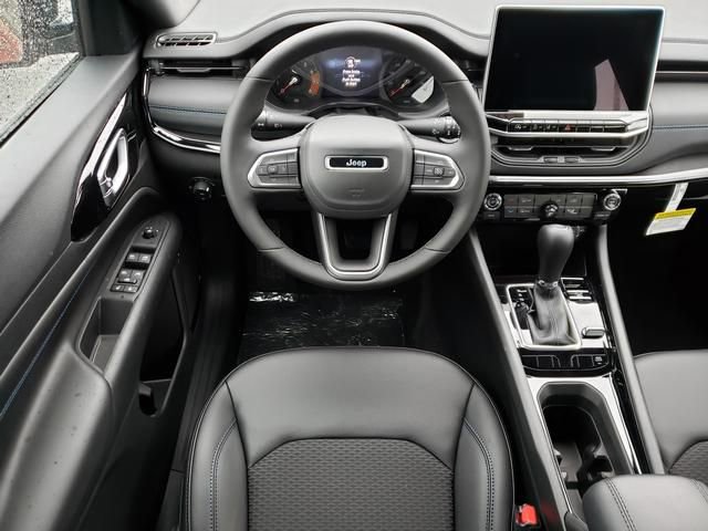 New 2026 Jeep Compass Latitude image 9