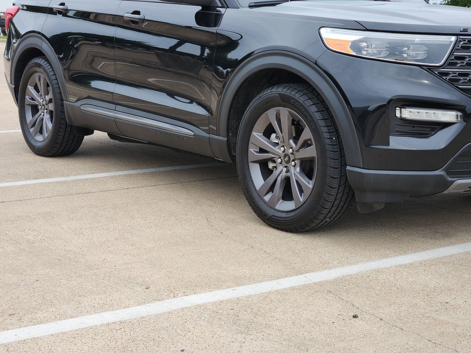 Used 2024 Ford Explorer XLT w/ Equipment Group 202A RWD image 11