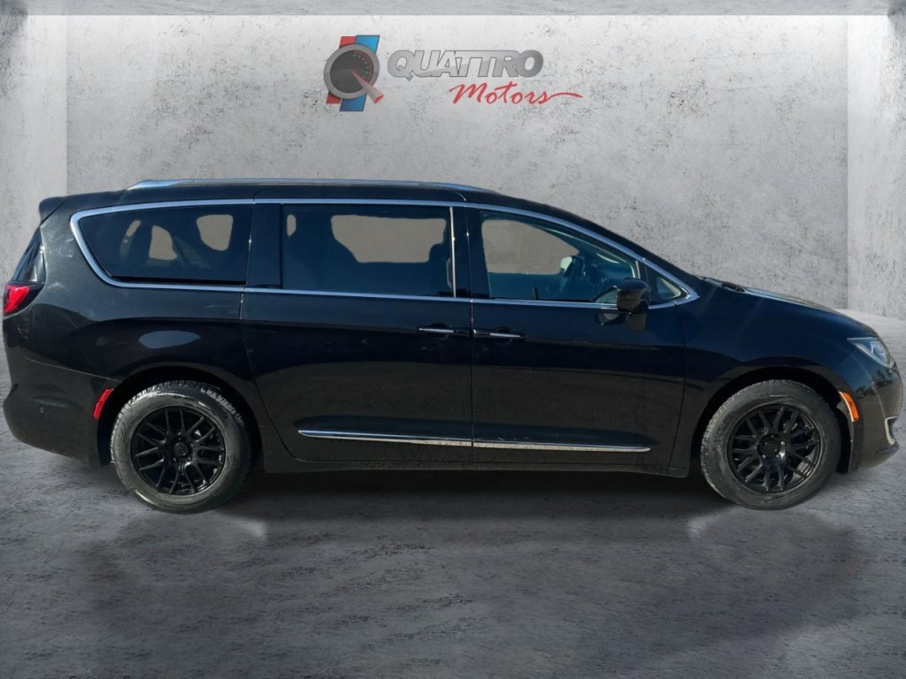 Used 2017 Chrysler Pacifica Touring-L Plus w/ Advanced Safetytec Group FWD image 7